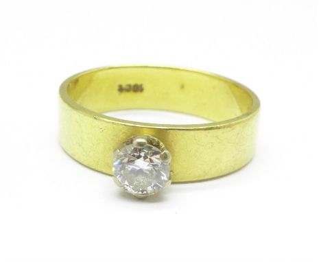 An 18ct gold, diamond solitaire ring, 4.1g, K