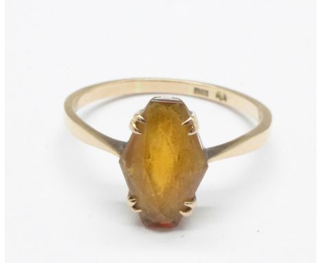 A 9ct gold and citrine ring, 2g, R