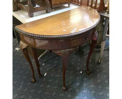 PIE CRUST MAHOGANY CARD TABLE