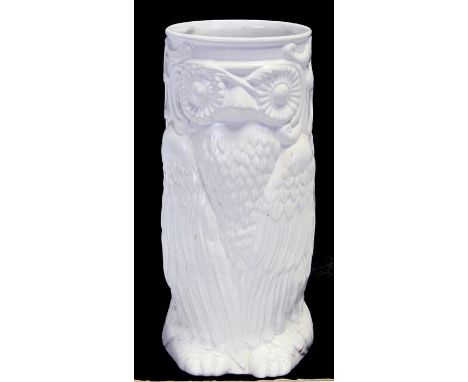 A white pottery umbrella or stick stand in the form of an owl, 47cm (18.5ins) high (a/f).