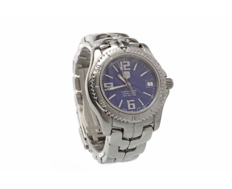 MID SIZE TAG HEUER CHRONOMETER STAINLESS STEEL AUTOMATIC WRIST WATCHthe round blue dial with applied stainless steel baton ho