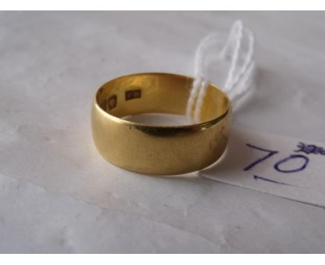 A wide 22ct gold wedding band 'K'  3.7g    