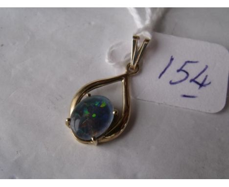 An attractive 9ct mounted opal pendant    