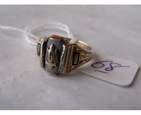 A vintage 1966 NOWAK10k ladies high  school ring with G to centre crest 'K'     