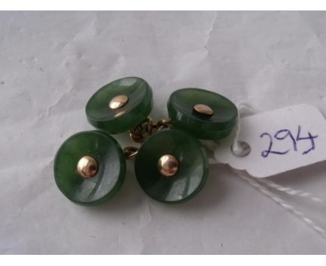 A pair of good gold & jade cuff links  4.6g inc        