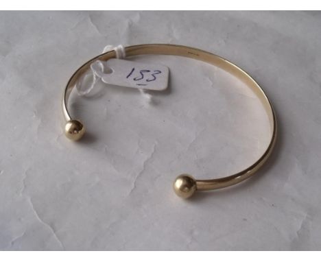 An attractive 9ct torque style bangle 8g    