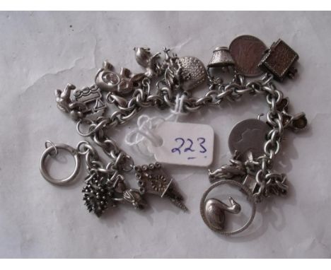 A vintage silver bracelet 46g      