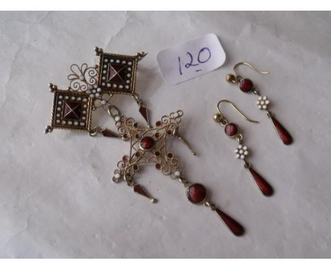 White & red enamel brooch with earrings  en suite        