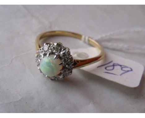 A GOOD 18CT GOLD MOUNTED OPAL  and diamond cluster ring 'T'      