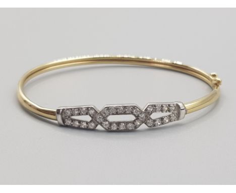 Ladies 9ct yellow gold cubic zirconia set ornate bangle, 4.4g