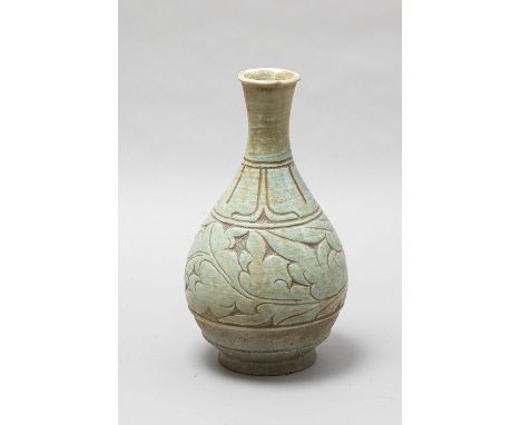  Chinese ceramic flask with long neck, scratched flower decorations, partly in seladon glazed. Possibly Northern China Ming p