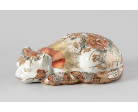 Imari cat, ceramic with painted flowers, partly gilded, on white ground, glazed; bottom mark. 26X13cm