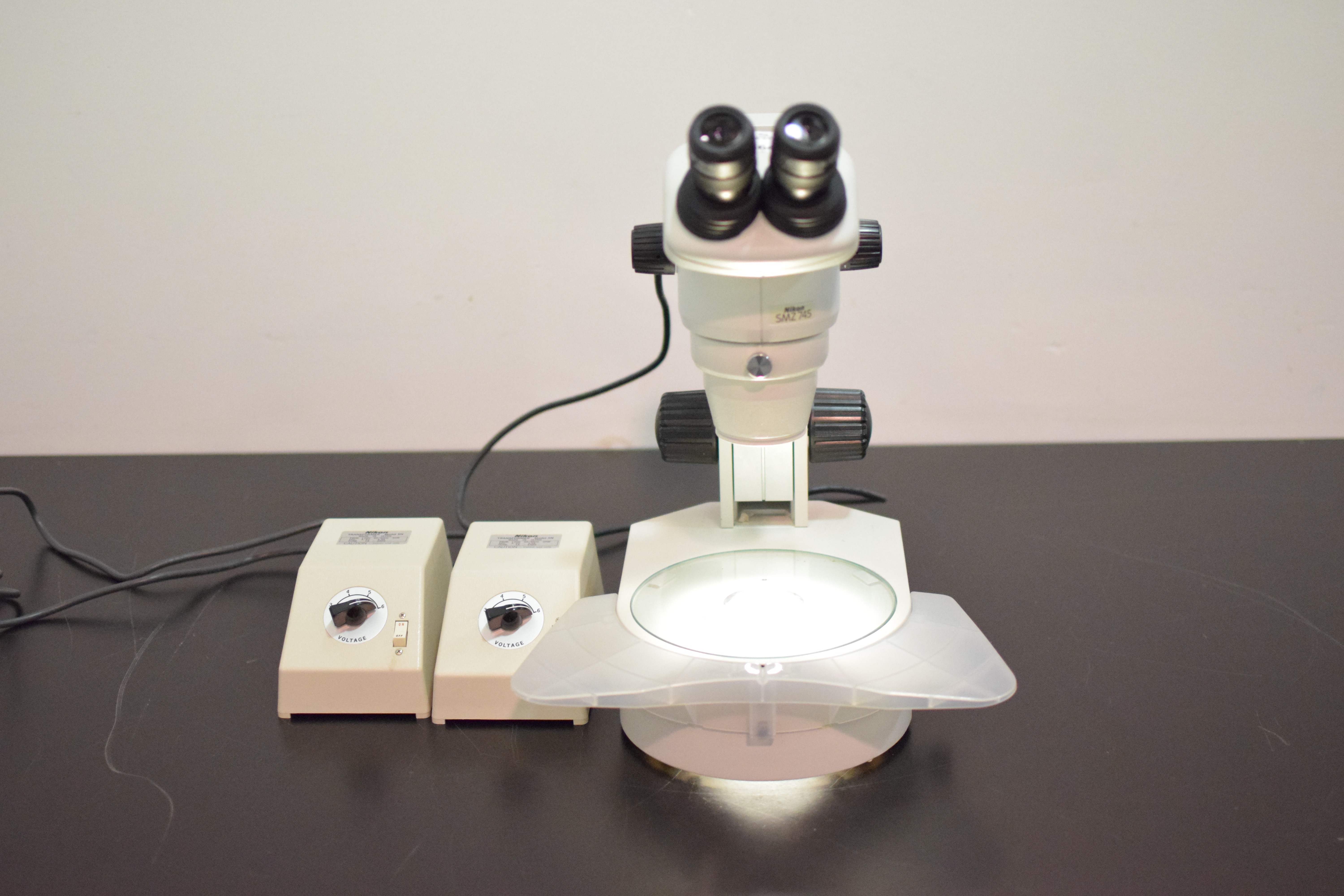 Nikon SMZ 745 Stereo Microscope with LED stand boasts a 7 ...