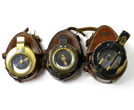 A First World War Verner's Pattern VIII Pocket Marching Compass, the reverse stamped with broad arrow, F-L, No.89362, 1917, i