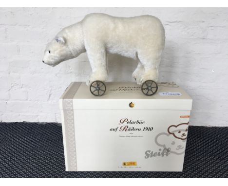 Steiff 2010 Polarbear on wheels 1910, in box.