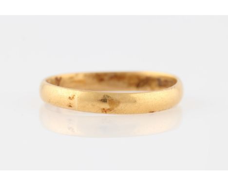 A hallmarked 22ct yellow gold wedding band, (A/F ring body not round).