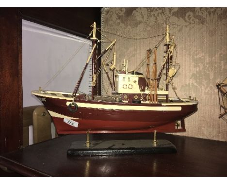 MODEL FISHING BOAT