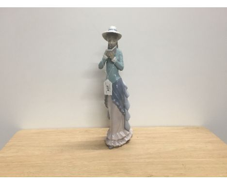 LARGE LLADRO LADY