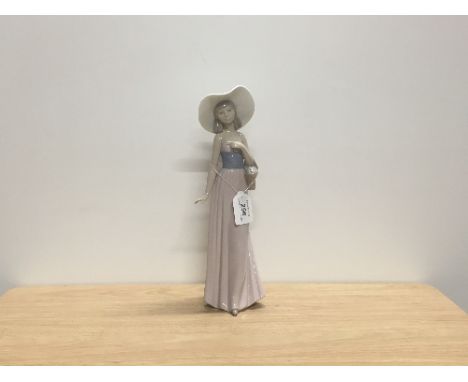 LARGE NAO LADY