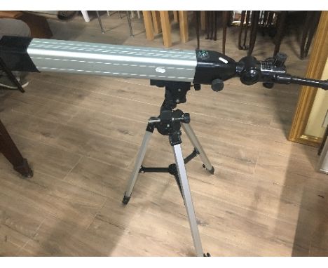 VIVITAR TELESCOPE ON STAND