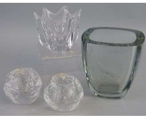 A Skruff clear glass vase, of tapering rounded oblong form engraved with a study of an elk, 15cm high, an Orrefors clear glas