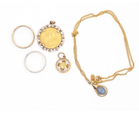 A collection of jewellery to include a half Sovereign date 1912, in 9ct gold mount, along with an 18ct white gold and diamond