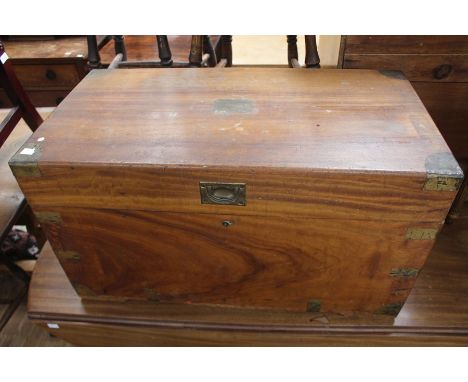 A mid 20th Century hardwood travelling trunk