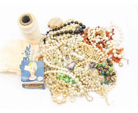 A collection of vintage bead necklaces and beads to include faux&nbsp;pearls beads, vintage jade, faux coral and glass&nbsp;e