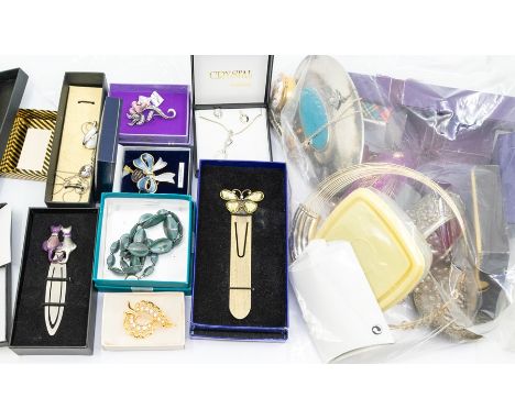 A collection of costume jewellery to include paste set jewellery including a matching crystal set pendant and earrings, vinta