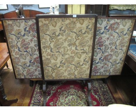 A GOOD GEORGIAN MAHOGANY FIRESCREEN the needlework panel within a reeded frame with side screens raised on standard end suppo