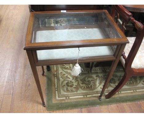 AN EDWARDIAN MAHOGANY AND SATINWOOD CURIO TABLE the rectangular hinged lid with glazed panel and sides raised on square taper