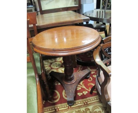 A GEORGIAN MAHOGANY CIRCULAR OCCASIONAL TABLE on tripod base