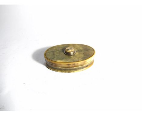 A horn snuff box set with cabochon stone, 9.5cm long