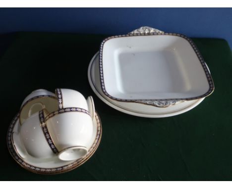 20th C Wedgwood bone china part tea service, and a Royal Worcester silver Jubilee cake plate 