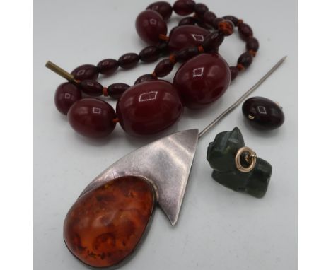 Single string of graduated dark amber beads L44cm (A/F), a 20th C amber stylised hat pin, jade Scottie dog pendant and a coff