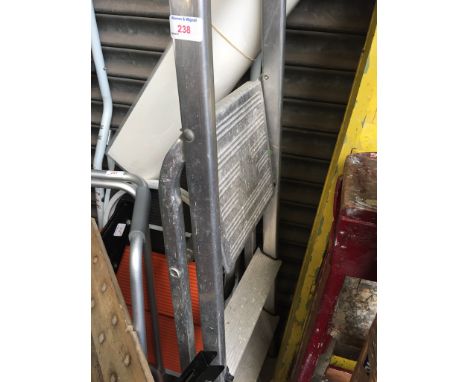 ALUMINIUM STEP LADDERS