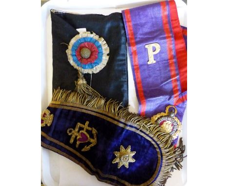 Manchester Unity of Odd Fellows ceremonial velvet and brocaid padded neck piece, sash and rosette