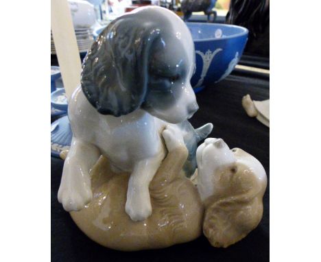 Nao porcelain figures Puppies Playing