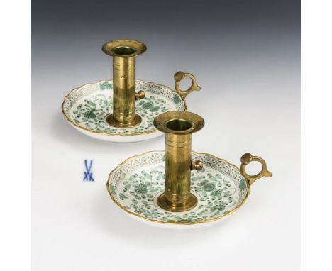 Paar Handleuchter "Indisch Grün". Meissen. Schwertermarke, 2. H. 20. Jh., 4 Schleifstriche.             Kupfergrüne Malerei, 
