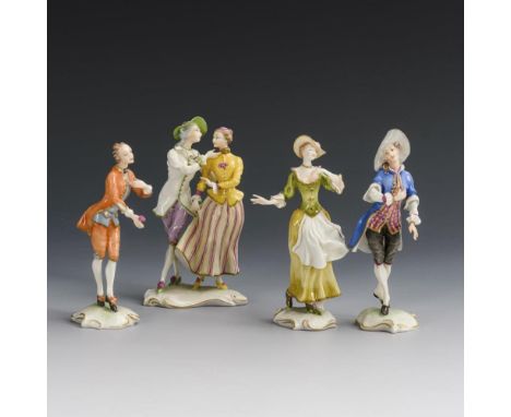 4 Miniatur-Rokokofiguren. Hutschenreuther. Überwiegend goldene Löwenmarke, ab 1985.             Polychrom bemalt, goldstaffie