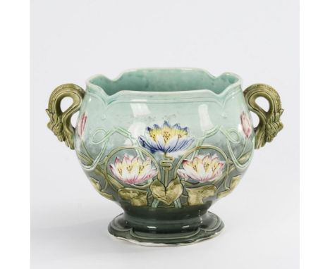 Jugendstil-Cachepot mit Seerosen. Undeutliche Blindmarke, wohl Franz Anton Mehlem, Bonn. Um 1900.             Majolika, farbi