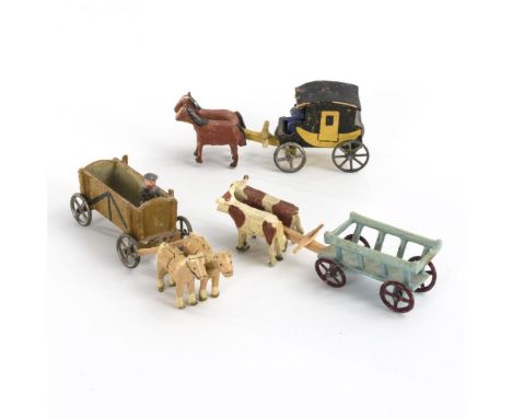 3 Miniatur-Gespanne. Erzgebirge.             Holz, farbig bemalt. L 8,5 - 9,5 cm.             1x Ochsengespann mit Leiterwage