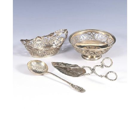 2 Durchbruchschälchen, Gebäckzange und Sahnelöffel. 800/830 gepunzt. 20. Jh.             Silber. 14 - 20 cm, Ø 12,3 cm. 291 g
