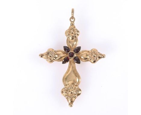 Trachten-Kreuzanhänger mit Granaten, um 1870.             Gelbgold 585 geprüft, gefüllt. 6,5 x 5 cm. 8,2 g.             Plast