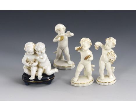 4 Puttenfiguren.             Weiß mit Goldstaffage, 1x mit unterglasurblauer Staffage. H 7,5-8 cm.             1x E. &amp; A.