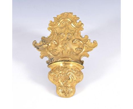 Barocker Weihwasserbehälter. Ungemarkt. Wohl 18. Jh.             Metall, vergoldet. 19 x 13 x 4 cm.             Vergoldetes W