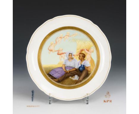 Seltener Bilderteller. KPM Berlin. Zeptermarke mit Schleifstrich, roter Reichsapfel und Jahreszeichen 1920. Signiert "M. Dürs