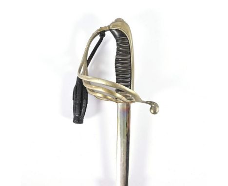 Preußischer Degen mit Scheide. Gemarkt: "Klingenthal".             Gesamt L 99 cm.             Sehr gut erhaltene, ungeschlif