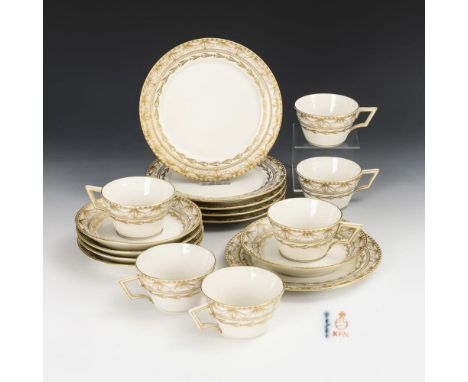 17 Teile eines Kaffeeservice "Kurland". KPM Berlin. Zeptermarke und roter Reichsapfel, 2. H. 20. Jh.             Weiß, goldst
