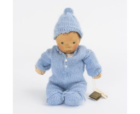 Babypuppe. "Neue Münchner Kinderpuppen", Elisabeth Pongratz. Mit originalem Hängeetikett.             Ahornholz. L 25 cm.    